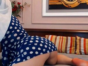 Une pro arabe torride avec son hijab. Escort arabe pulpeuse en direct