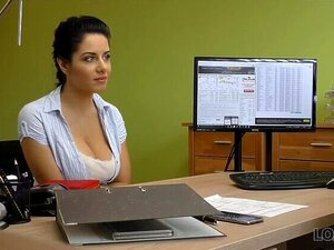 LOAN4K. La bombe Alex Black manque d'argent, alors pourquoi elle prend