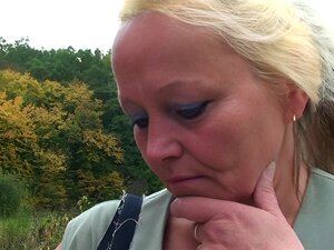 Découvrez les plaisirs interdits d'une séductrice plus âgée et de