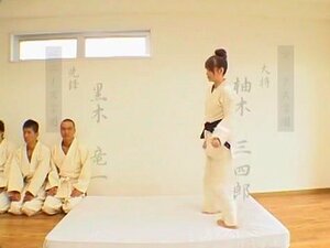 La mannequin japonaise la plus chaude Tina Yuzuki dans Fabulous