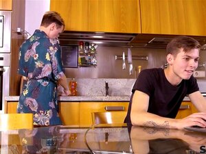 SHAME4K. Sexe avec la belle-mère que j'aimerais baiser, c'est le