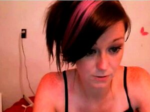 Fille sexy de webcam se déshabille complètement