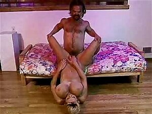 Kimberly Kupps - Femme mûre et son midget... F70