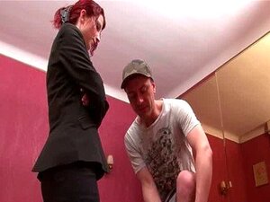 MILF française rousse en lingerie se fait baiser dur en levrette