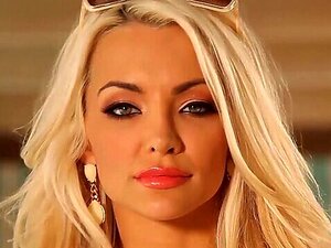 Laissez-vous séduire par les charmes envoûtants d'une MILF blonde