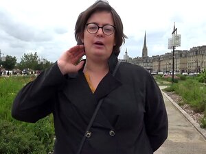 Barbara, méchante et ronde, trompe son copain pour une sodomie