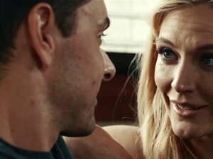 Mona Wales a un sexe génial avec son voisin. Mona Wales veut toujours