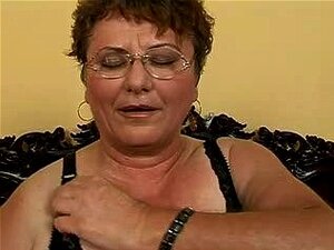 Grosse grand-mère poilue baise