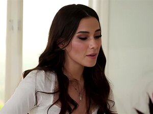 Les échangistes Kit Mercer et son mari donnent à Aria Lee un trio