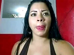 Belle-mère aux gros seins en train de camwhoring