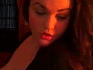 MISS V INCROYABLE TEASE AUX SEINS (nouveau).avi
