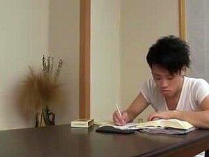 Mama japonaise avale et baise xLx