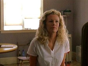 Mimi Rogers et Kim Basinger - La porte par terre