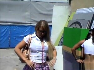 Star du porno exotique dans une incroyable vidéo xxx hétéro. Dans