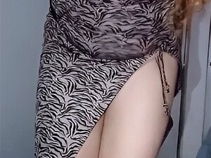 Latina mature devient excitée bouge ses énormes seins naturels et se