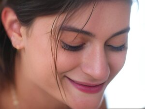 GIRLSWAY - La propriétaire d'un magasin de fleurs lesbien baise