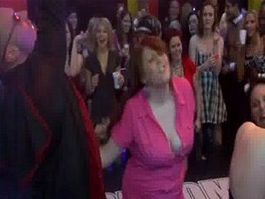 Bang wild patty en boîte de nuit