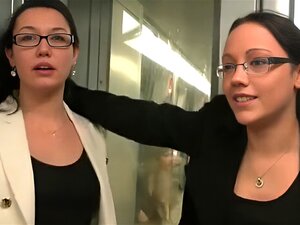 Découvrez le plaisir intense d'une beauté pulpeuse lors d'une