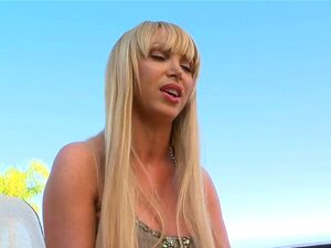 La blonde céleste nikki benz et son copain dans cette vidéo. Le
