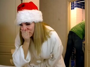 Une fille chaude baise son artisan 1