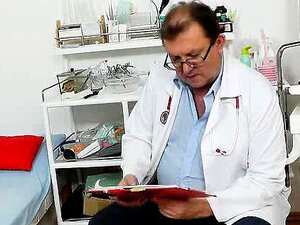 Drahuse fait examiner sa grosse chatte de femme
