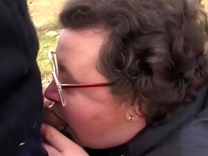 Découvrez le plaisir suprême avec une femme mûre qui satisfait vos