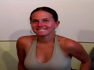  mignonne mignonne française aux gros seins naturels dans sa