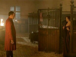 Laura Haddock baise dans la série des démons de Da Vinci