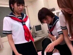 Découvrez les désirs interdits des étudiantes japonaises dans cette