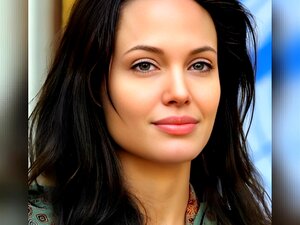 Angelina Jolie (Face) se branle au défi - Avec des gémissements