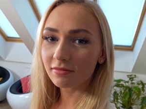 La timide Jenny Wild adorée par un mec bien monté