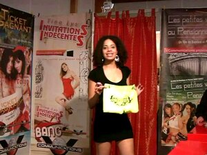 Tia KAHN metisse pornstar française show public