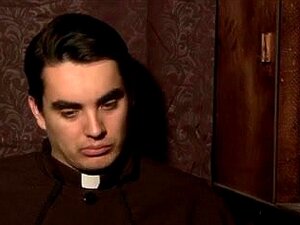 Confession 2 Une autre croix pour le nouveau prêtre à bea