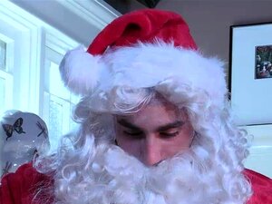 Suce la bite du Père Noël pour les vacances en anal sans capote