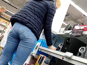 Fille de fac rousse incroyable avec un jean, culottes, partie 2