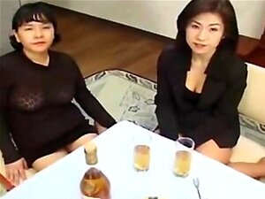 Matures japonaises lesbiennes avec un gode-ceinture