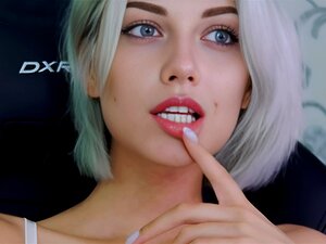 La mignonne blonde Sierras première vidéo de masturbation érotique