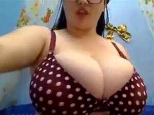 Une fille a attrapé mes seins sur webcam - partie 31 - webcam gros