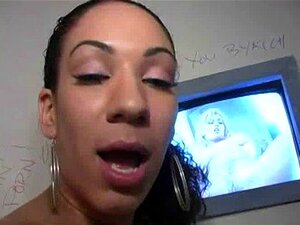 Petite fille noire amateur suce une grosse bite blanche 11