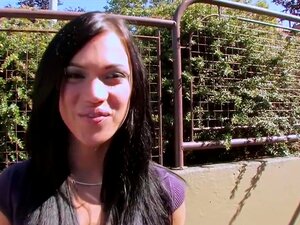 La pornstar folle Mandy More dans un cunnilingus incroyable, scène de