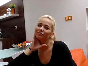 HUNT4K. La blonde arrête de se battre avec son mec parce qu'un