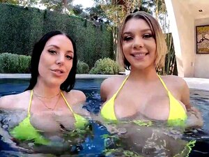 ANGELA WHITE - Lesbiennes en bikini à gros seins