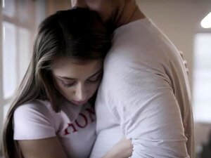 Le demi-frère tordu traite sa demi-sœur Gia Derza comme un. La