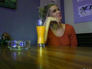 Vidéo de PublicAgent. Adele, la pauvre Adele est tombée amoureuse de