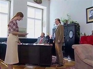 Les minettes tchèques se sont fait punir avec un coup de cravache, le