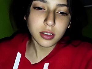 Je profite que tout le monde s'endorme et baise avec ma belle-soeur