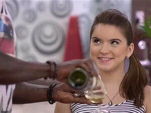 BLACK4K. Evelina Darling vient avec un mec noir et ils se rapprochent
