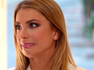 Kristen Scott a préparé des cookies pour Sabina Rouges et lui lèche