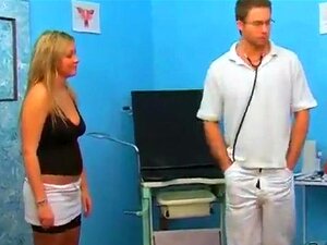 Le docteur se fait examiner