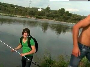 Des mecs à poil en public avec du sexe anal gay